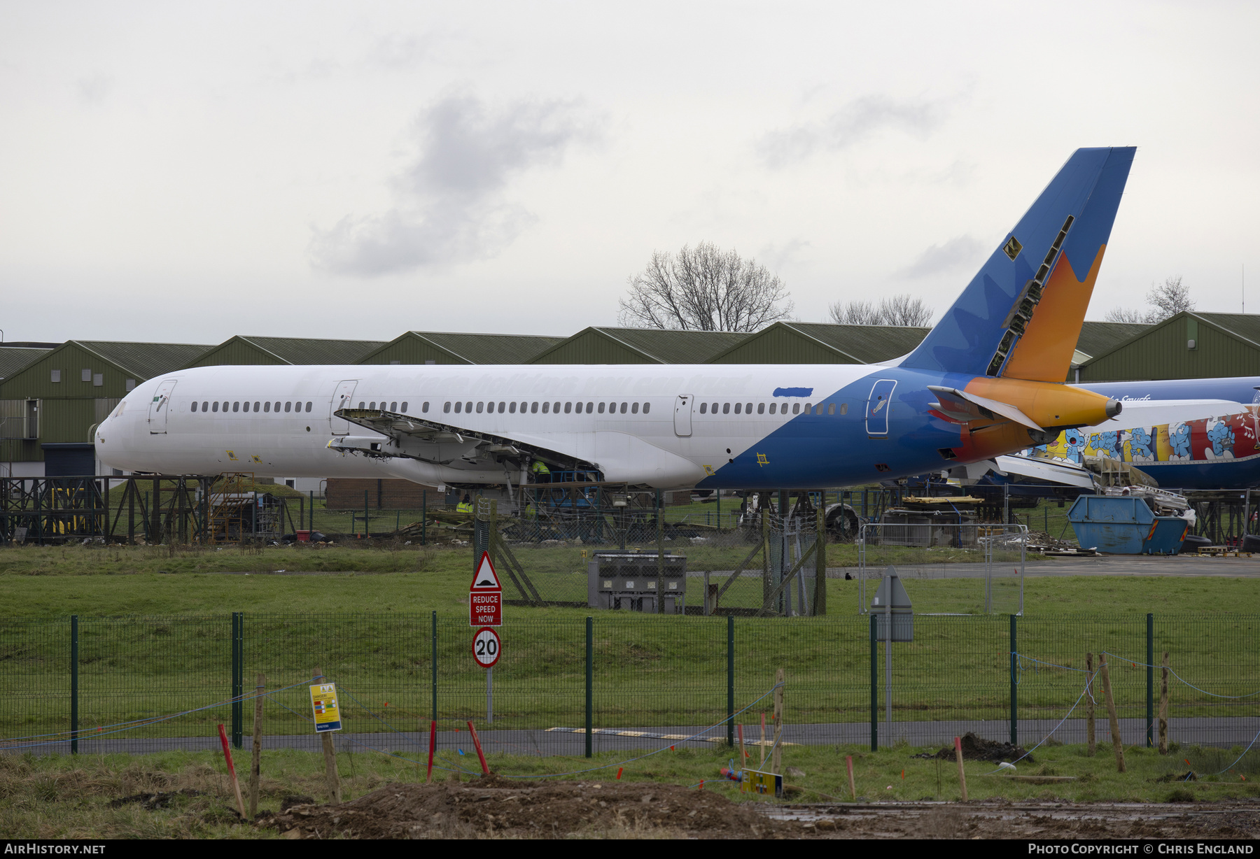 Aircraft Photo of G-LSAN | Boeing 757-2K2 | AirHistory.net #766708