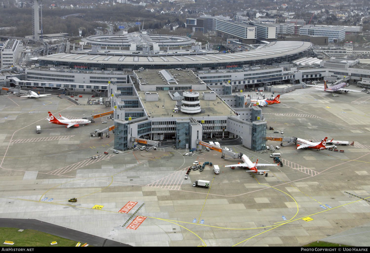 Airport photo of Düsseldorf - International (EDDL / DUS) in Germany | AirHistory.net #766741