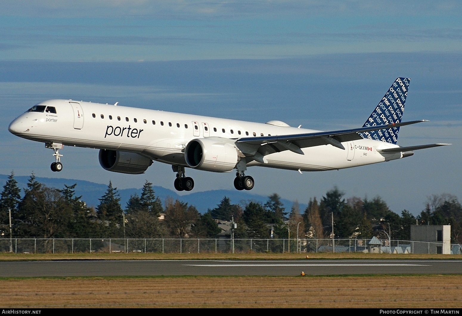 Aircraft Photo of C-GKXW | Embraer 195-E2 (ERJ-190-400) | Porter Airlines | AirHistory.net #766774