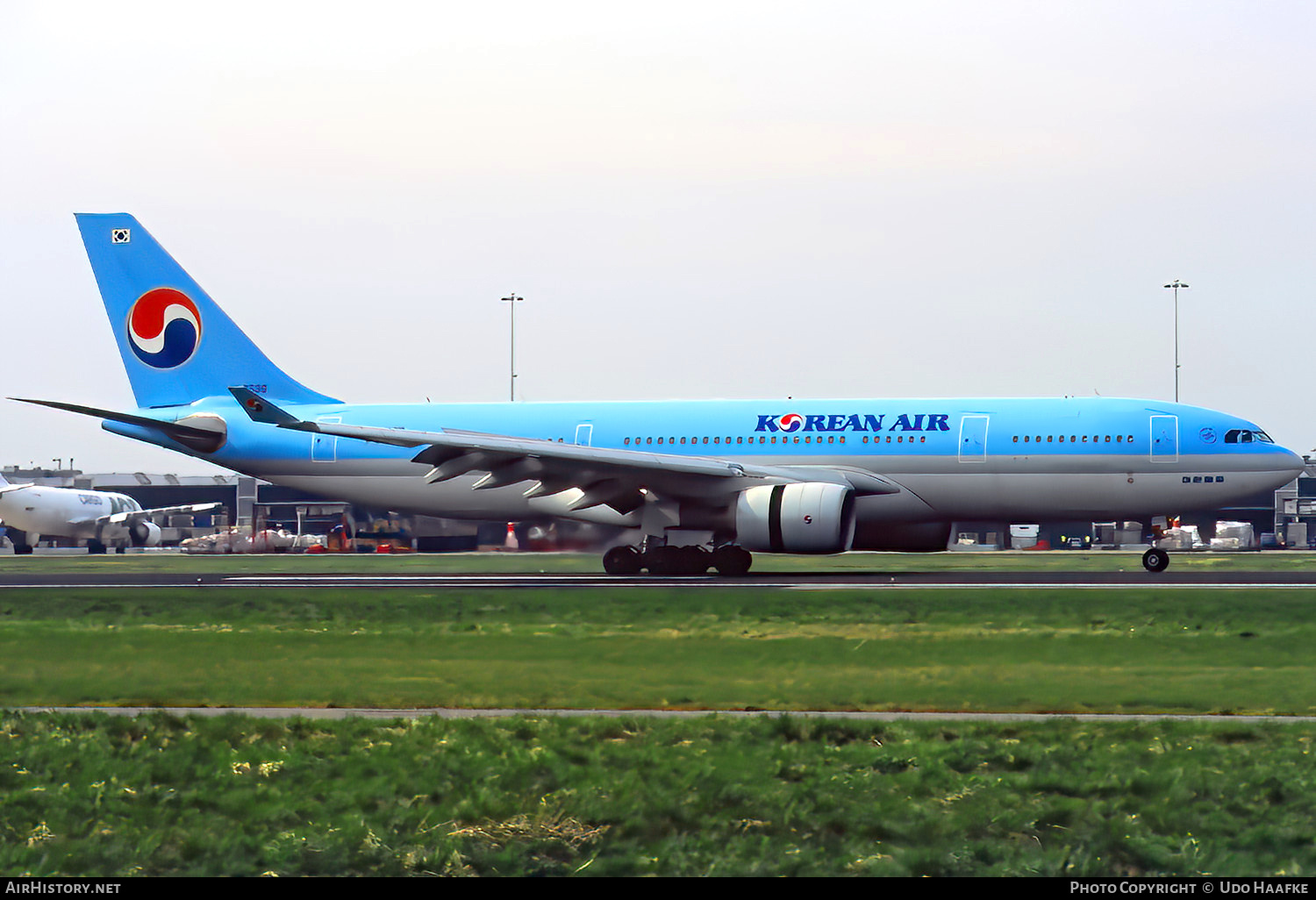 Aircraft Photo of HL7539 | Airbus A330-223 | Korean Air | AirHistory.net #766913