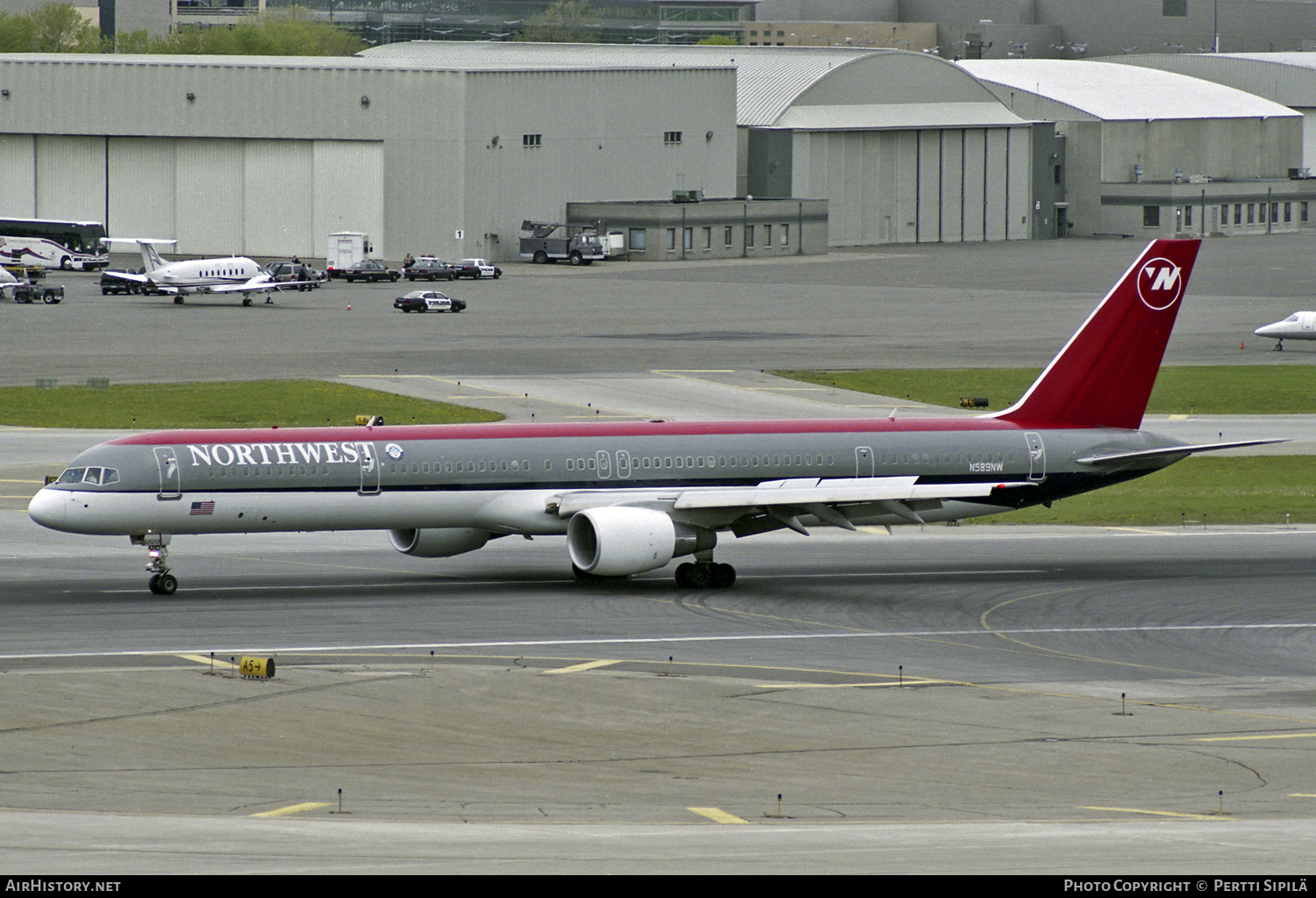 Aircraft Photo of N589NW | Boeing 757-351 | Northwest Airlines | AirHistory.net #767020