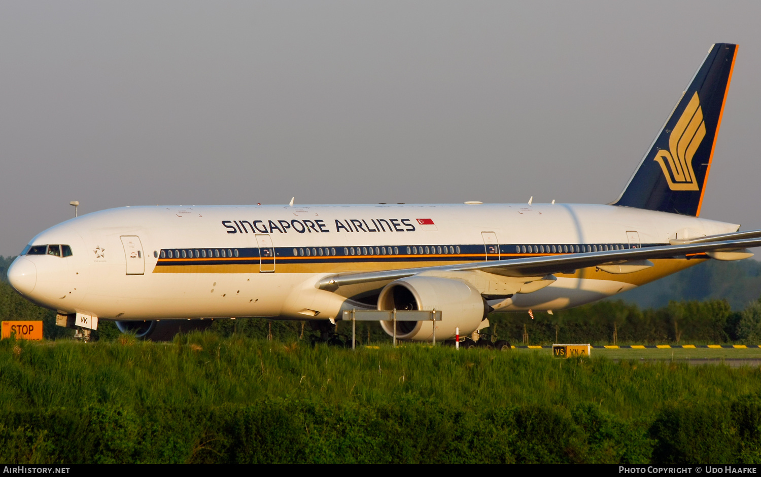 Aircraft Photo of 9V-SVK | Boeing 777-212/ER | Singapore Airlines | AirHistory.net #767022