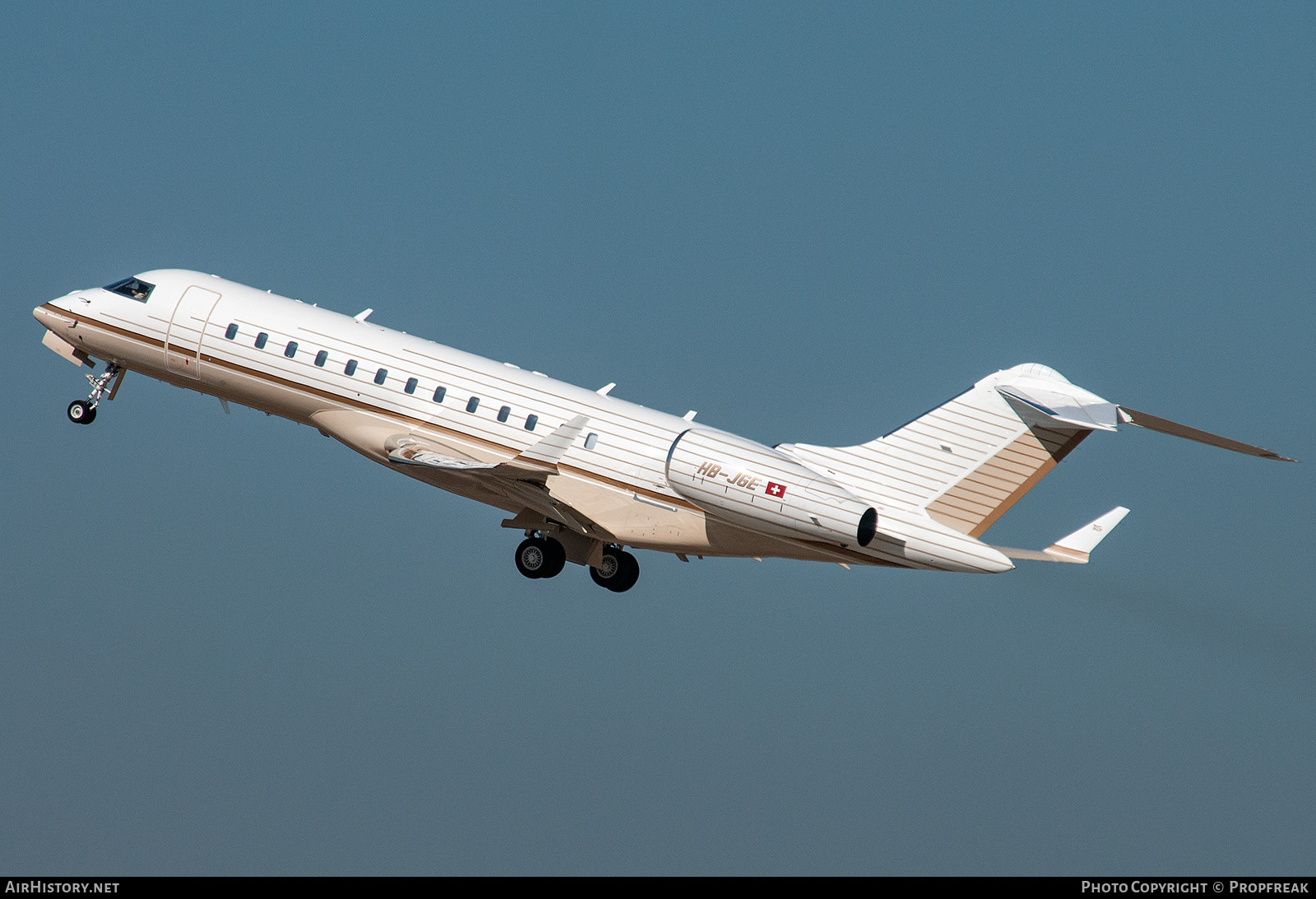 Aircraft Photo of HB-JGE | Bombardier Global Express XRS (BD-700-1A10) | AirHistory.net #767117