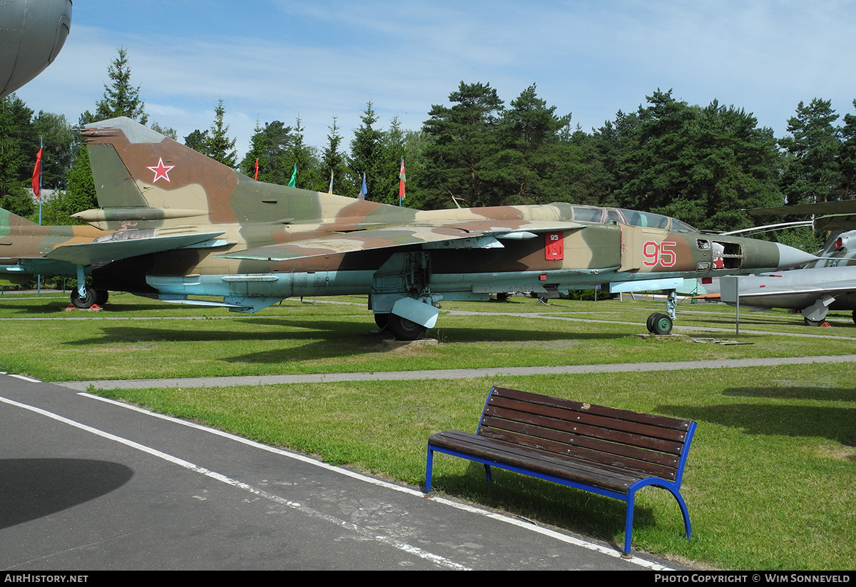 Aircraft Photo of 95 red | Mikoyan-Gurevich MiG-23UB | Belarus - Air Force | AirHistory.net #767130