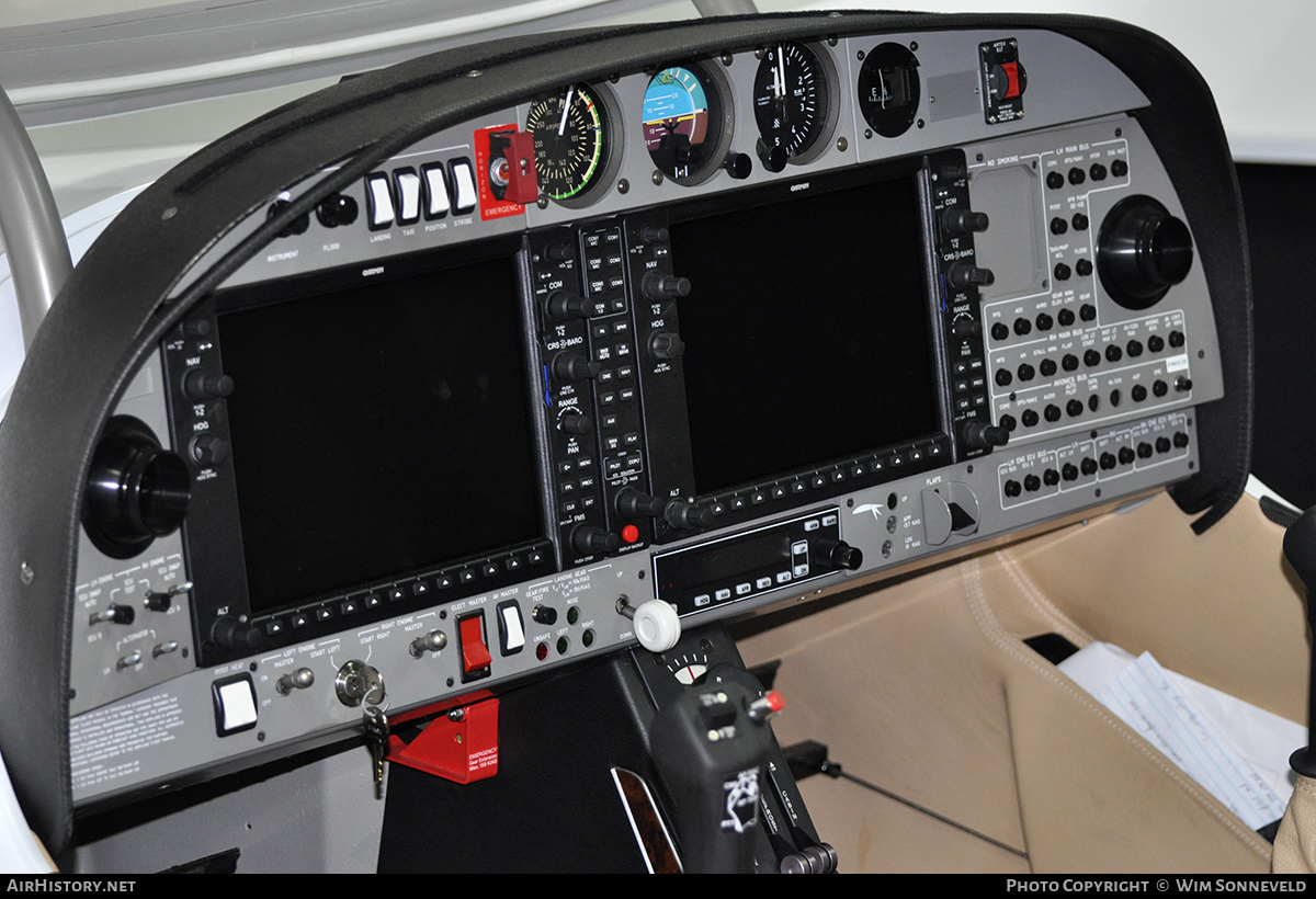 Aircraft Photo of JDF A-8 | Diamond DA40 Diamond Star | Jamaica - Air Force | AirHistory.net #767471