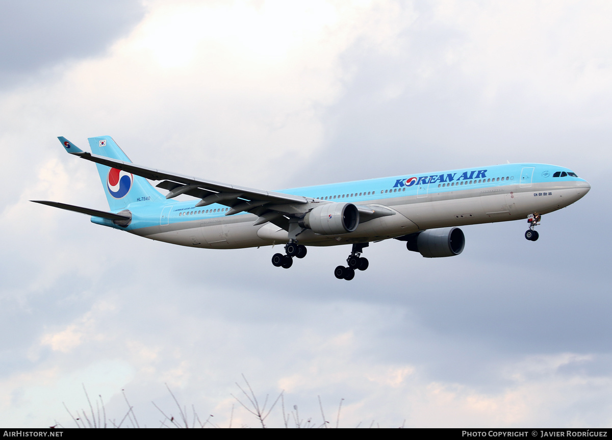 Aircraft Photo of HL7540 | Airbus A330-322 | Korean Air | AirHistory.net #767606