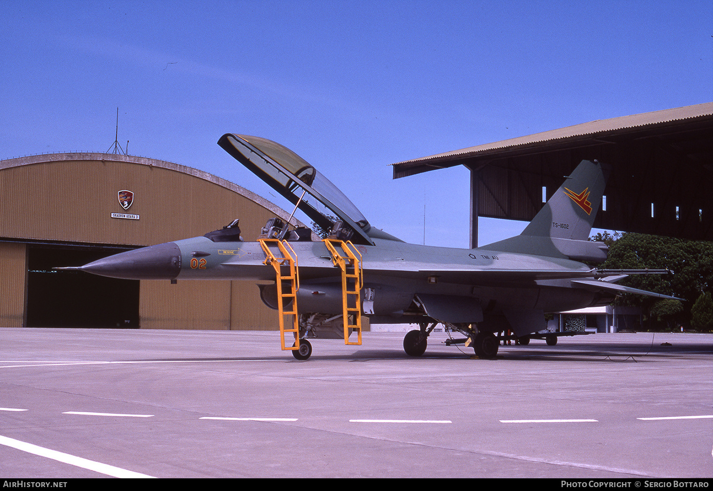Aircraft Photo of TS-1602 / 87-0722 | General Dynamics F-16B Fighting Falcon | Indonesia - Air Force | AirHistory.net #767608