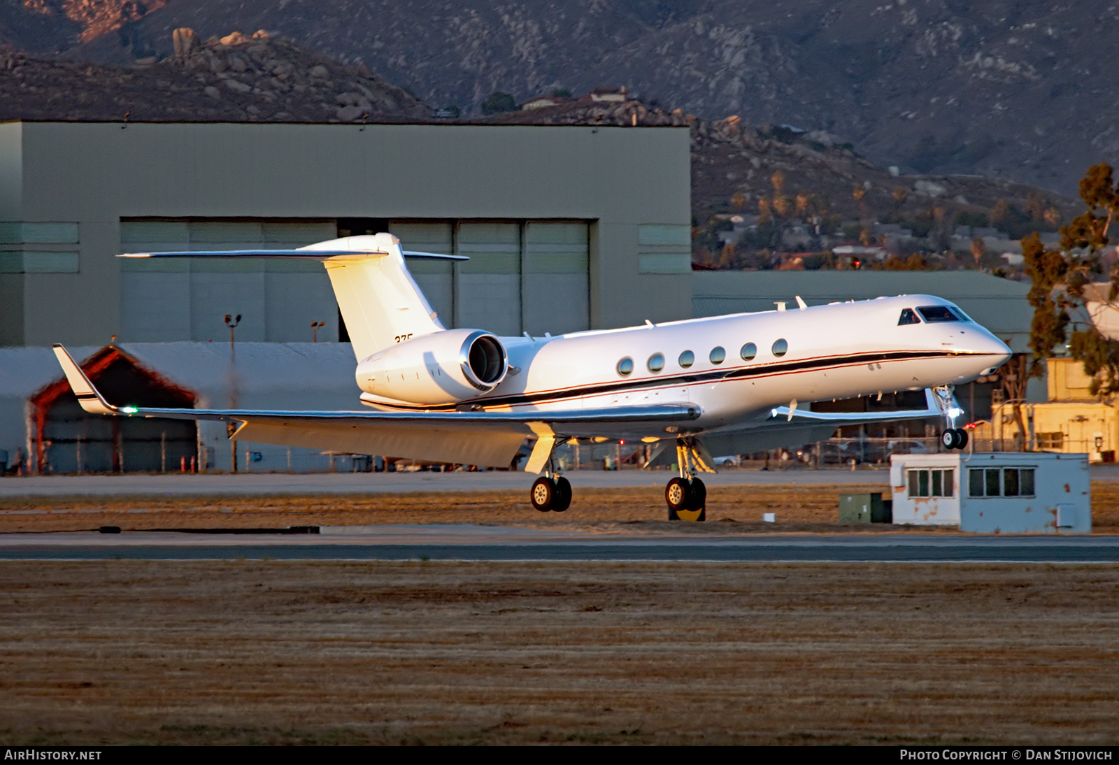 Aircraft Photo of 166375 / 375 | Gulfstream Aerospace C-37A Gulfstream V (G-V) | USA - Navy | AirHistory.net #767675