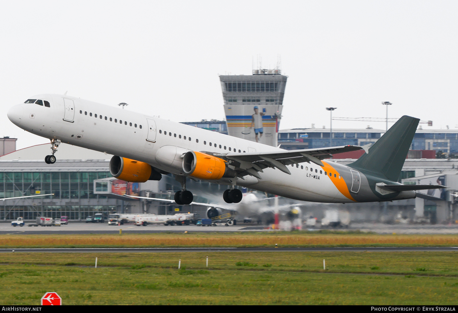 Aircraft Photo of LY-WSA | Airbus A321-212 | AirHistory.net #767779
