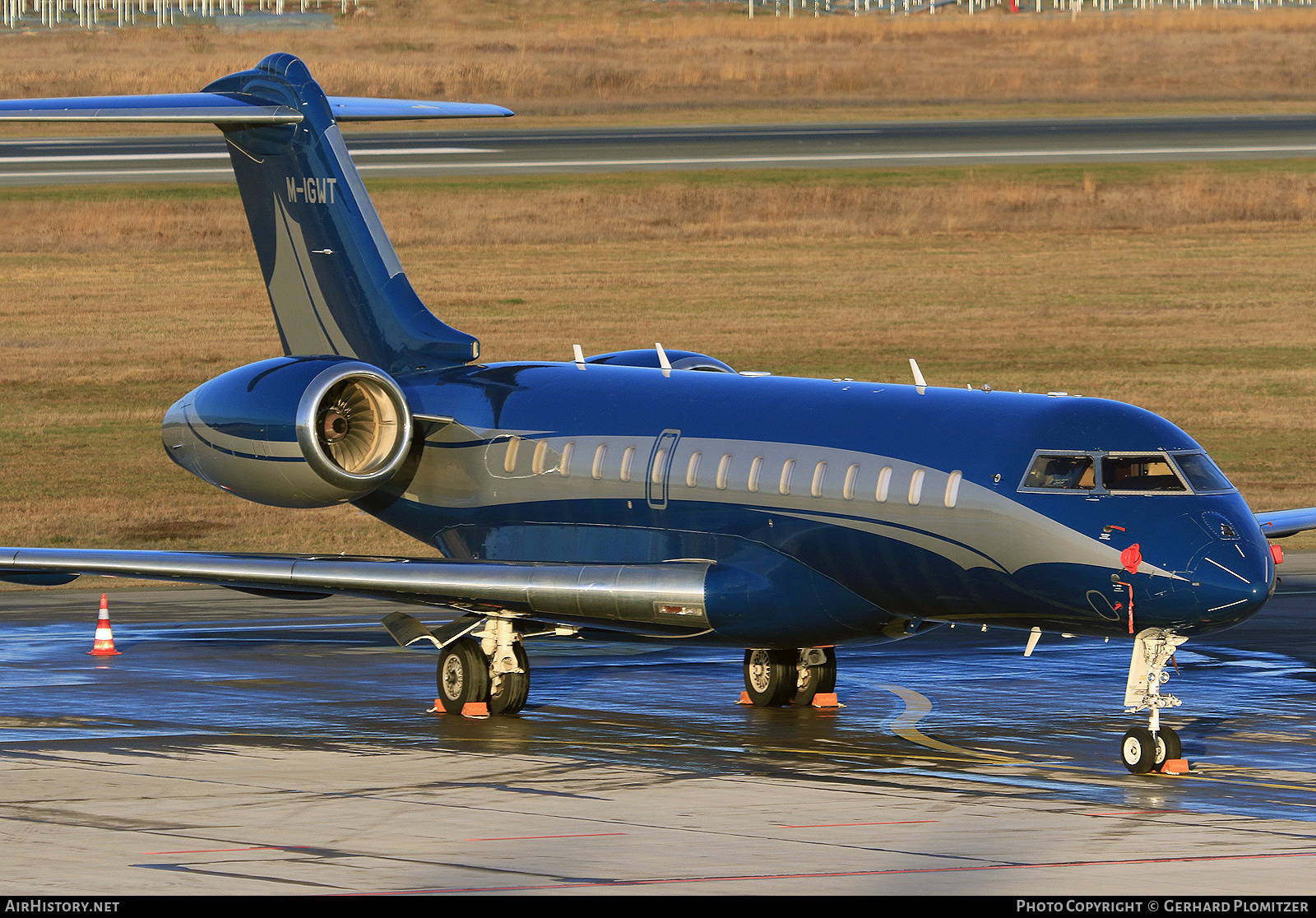 Aircraft Photo of M-IGWT | Bombardier Global 6000 (BD-700-1A10) | AirHistory.net #768393