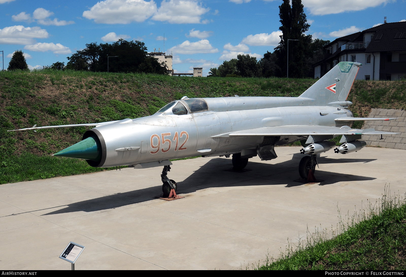 Aircraft Photo of 9512 | Mikoyan-Gurevich MiG-21MF | Hungary - Air Force | AirHistory.net #768477
