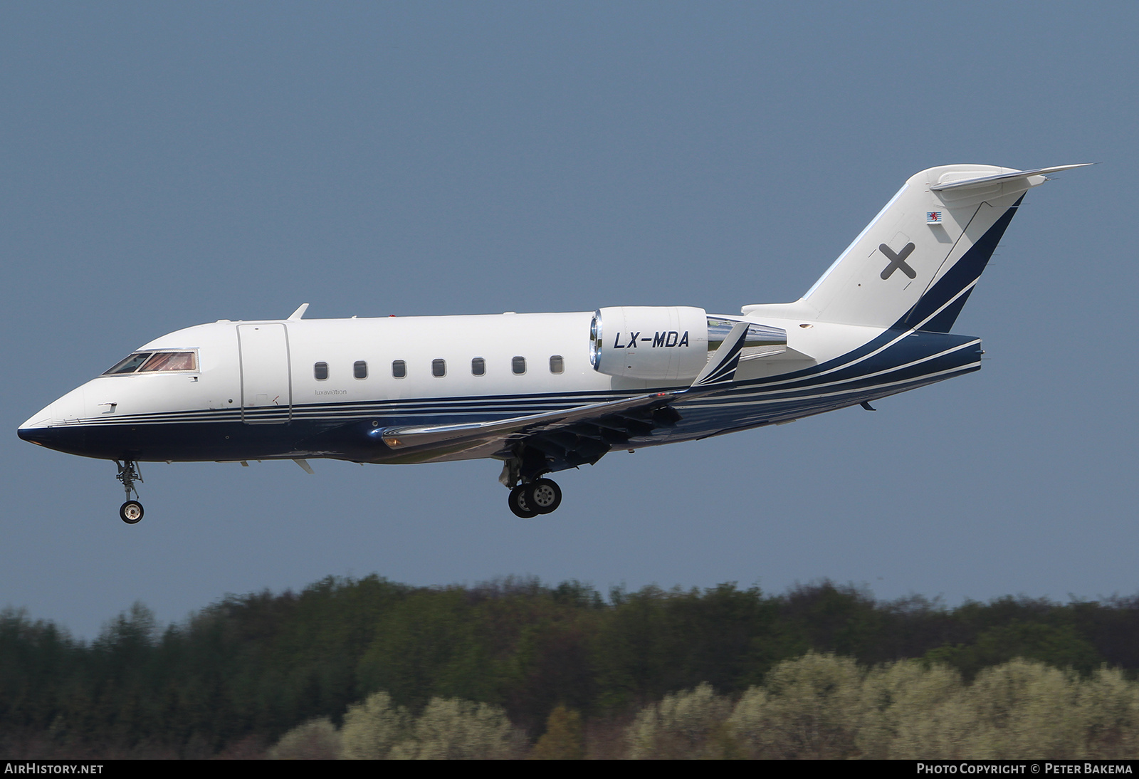 Aircraft Photo of LX-MDA | Bombardier Challenger 604 (CL-600-2B16) | Luxaviation | AirHistory.net #768535