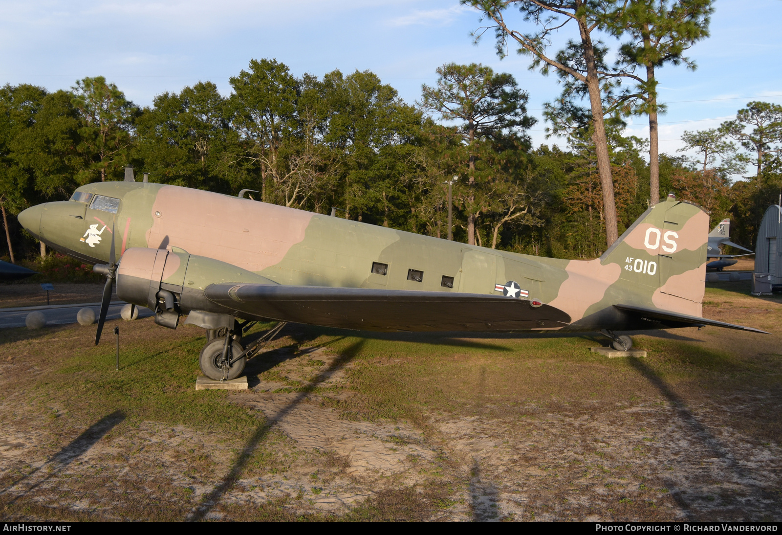 Aircraft Photo of 43-49010 / 43-010 | Douglas C-47K Skytrain | USA - Air Force | AirHistory.net #768693