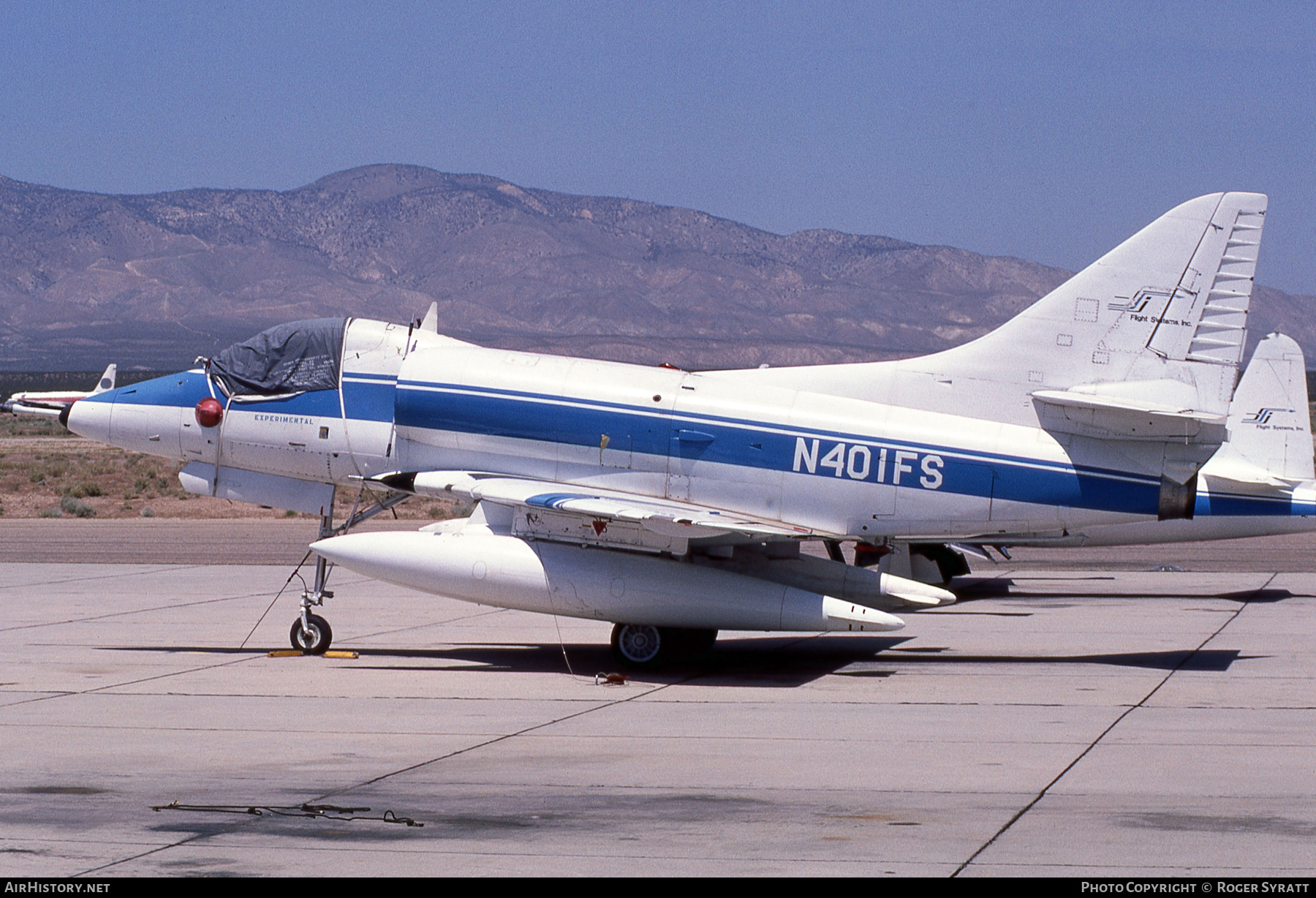Aircraft Photo of N401FS | Douglas A-4C Skyhawk (A4D-2N) | Flight Systems Inc. | AirHistory.net #768880