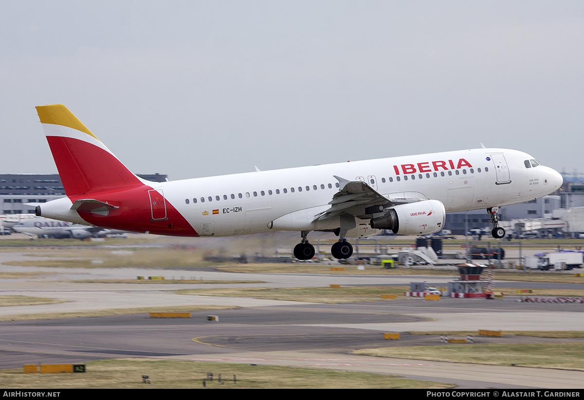 Aircraft Photo of EC-IZH | Airbus A320-214 | Iberia | AirHistory.net #769361