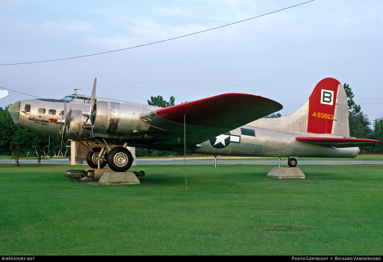 Aircraft Photo of 44-83863 / 4-83863 | Boeing B-17G Flying Fortress | USA - Air Force | AirHistory.net #769397