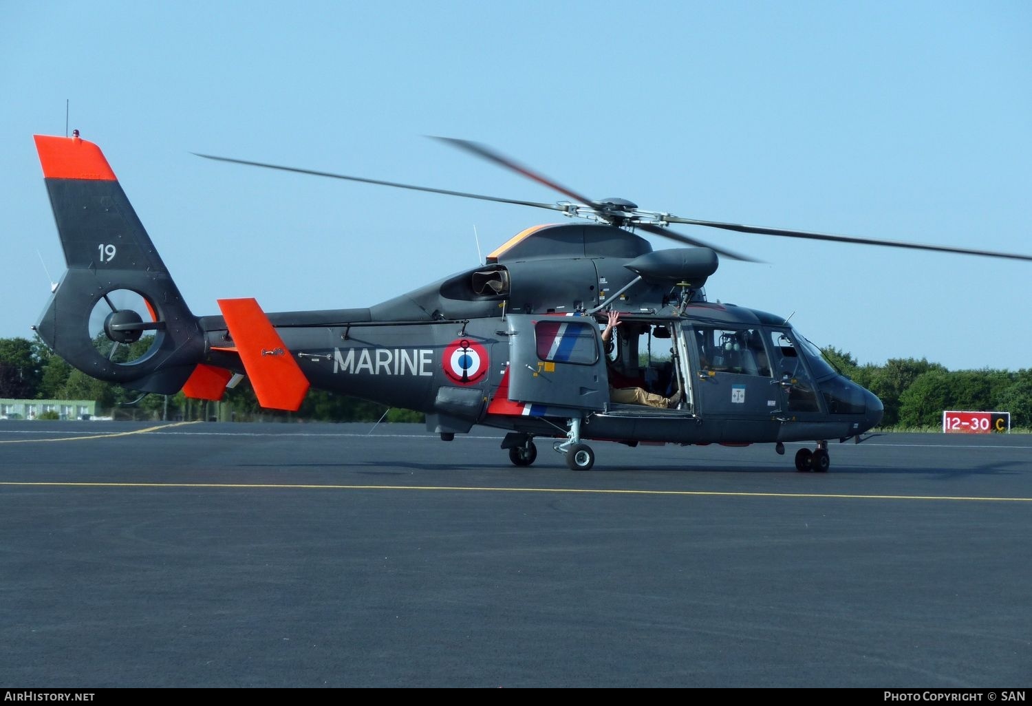 Aircraft Photo of 19 | Eurocopter AS-365N-2 Dauphin 2 | France - Navy | AirHistory.net #769532
