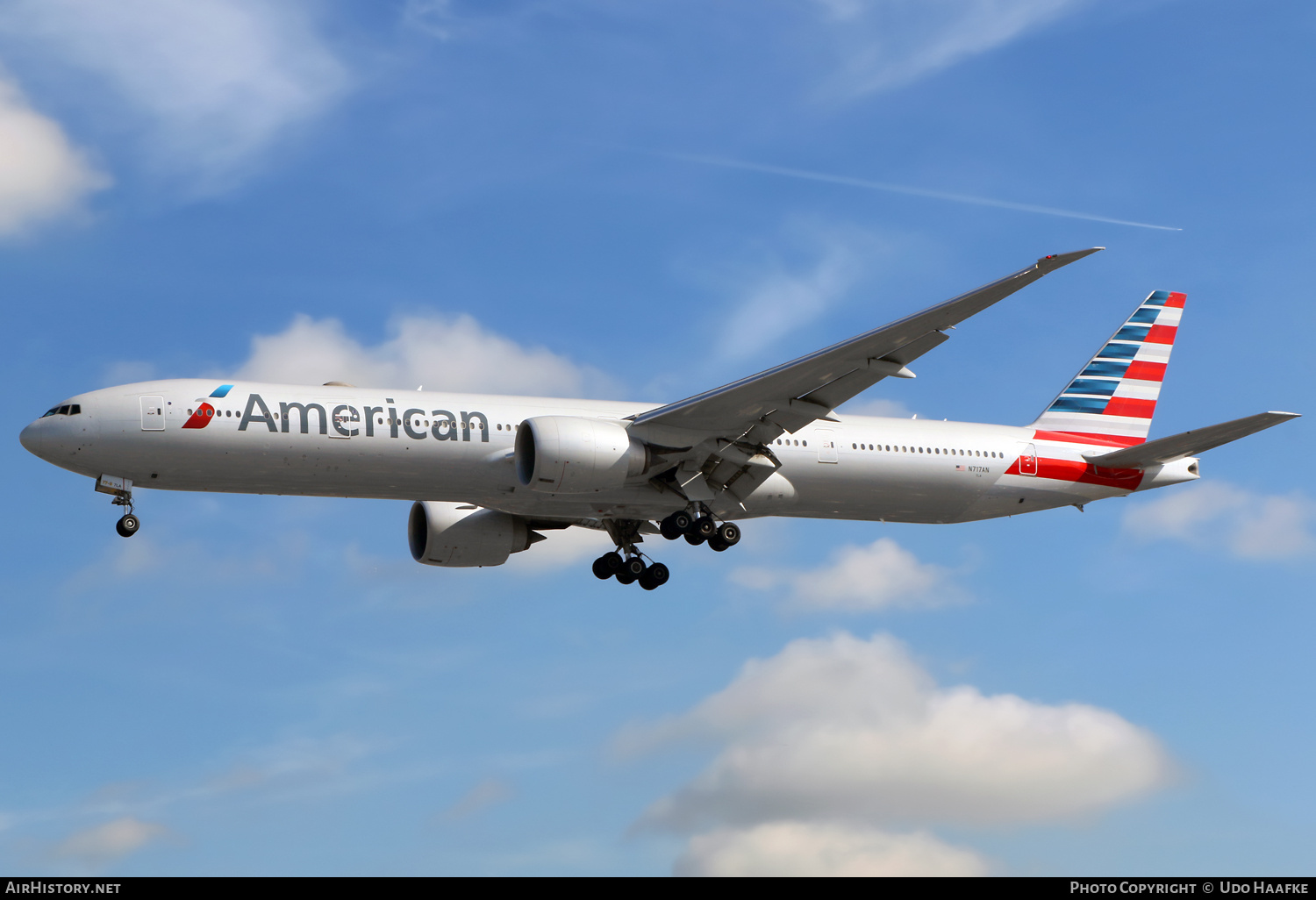 Aircraft Photo of N717AN | Boeing 777-323/ER | American Airlines | AirHistory.net #769567