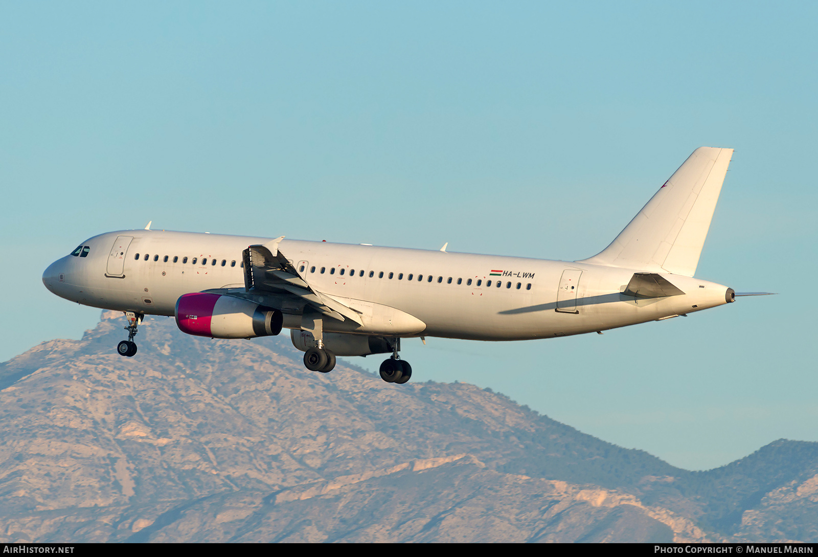 Aircraft Photo of HA-LWM | Airbus A320-232 | AirHistory.net #769754