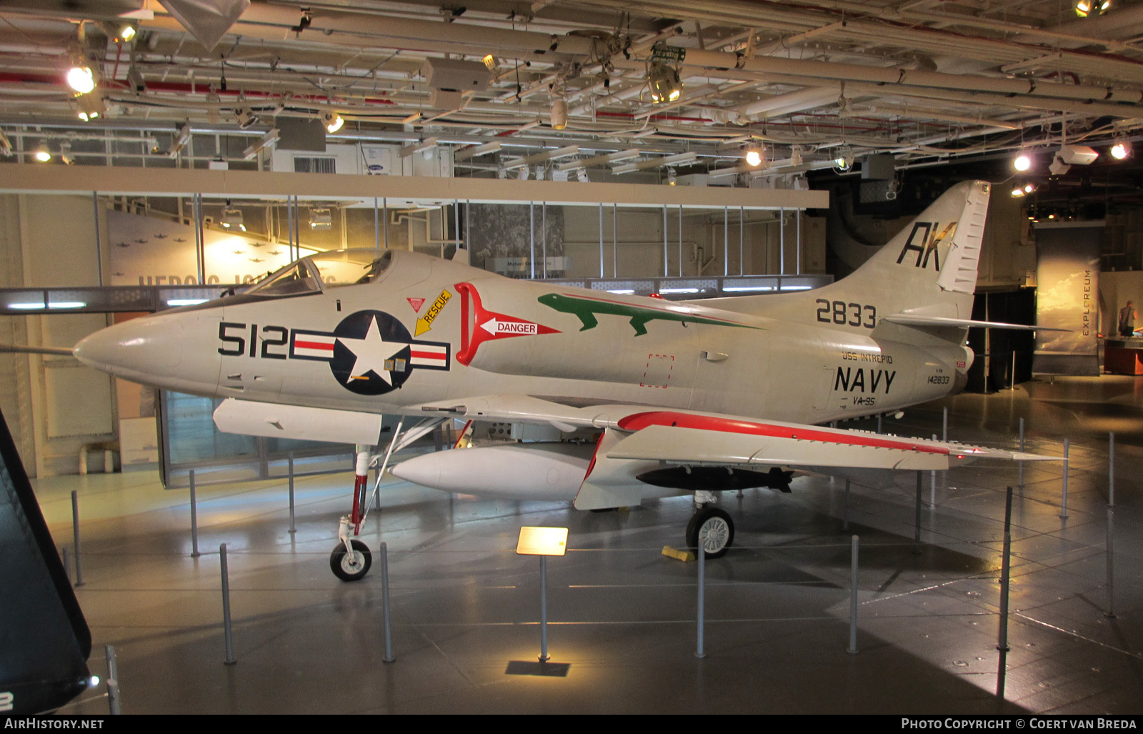 Aircraft Photo of 142833 / 2833 | Douglas A-4B Skyhawk (A4D-2) | USA - Navy | AirHistory.net #769784