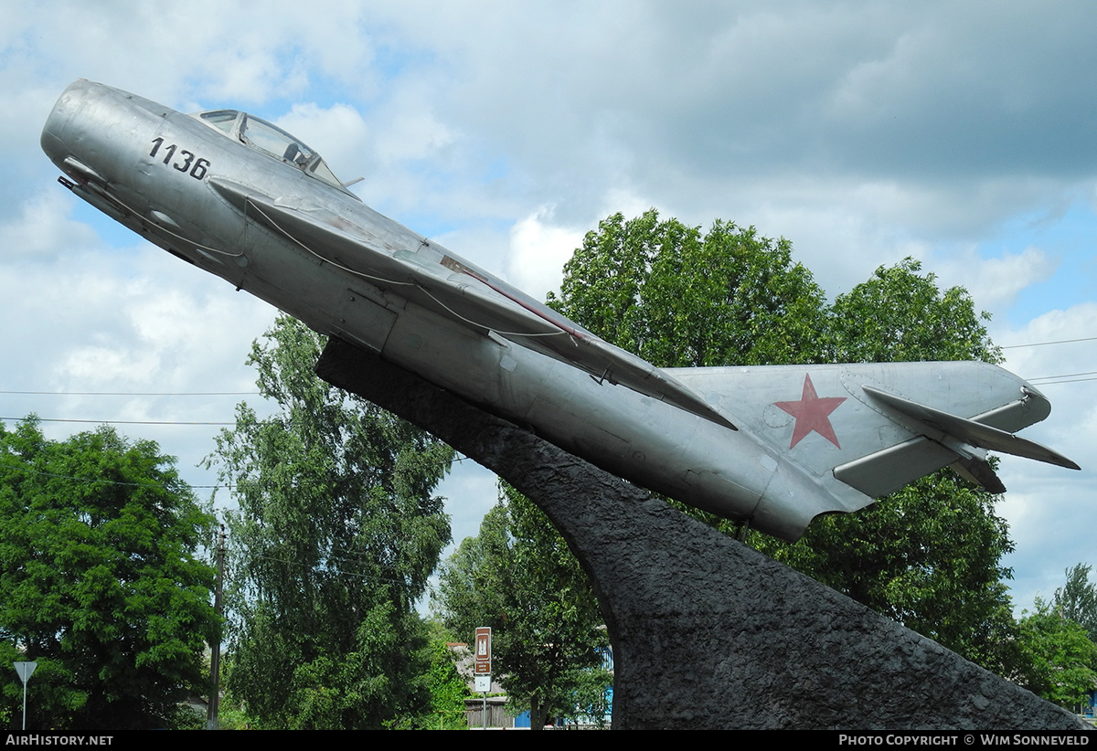 Aircraft Photo of 1136 black | Mikoyan-Gurevich MiG-17 | Soviet Union - Air Force | AirHistory.net #769866
