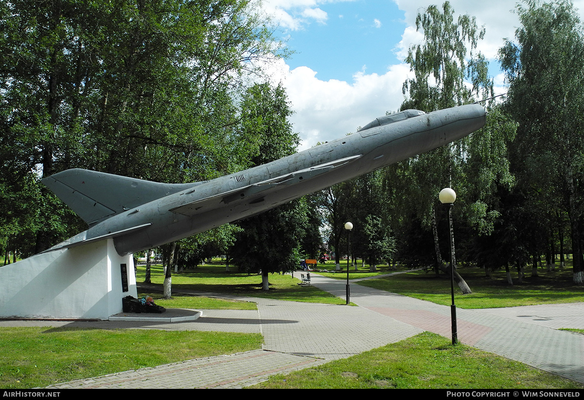 Aircraft Photo of 04 red | Sukhoi Su-9 | Soviet Union - Air Force | AirHistory.net #769963