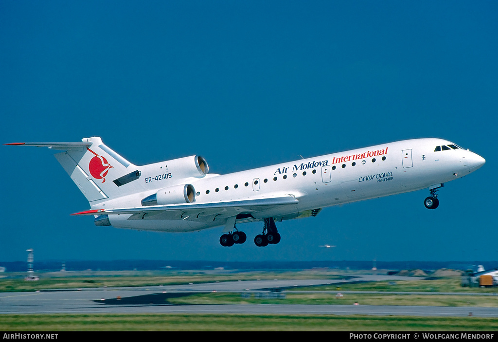 Aircraft Photo of ER-42409 | Yakovlev Yak-42D | Air Moldova International | AirHistory.net #769985
