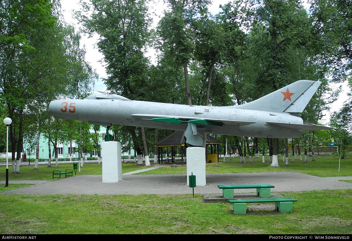 Aircraft Photo of 35 red | Sukhoi Su-9 | Soviet Union - Air Force | AirHistory.net #770213