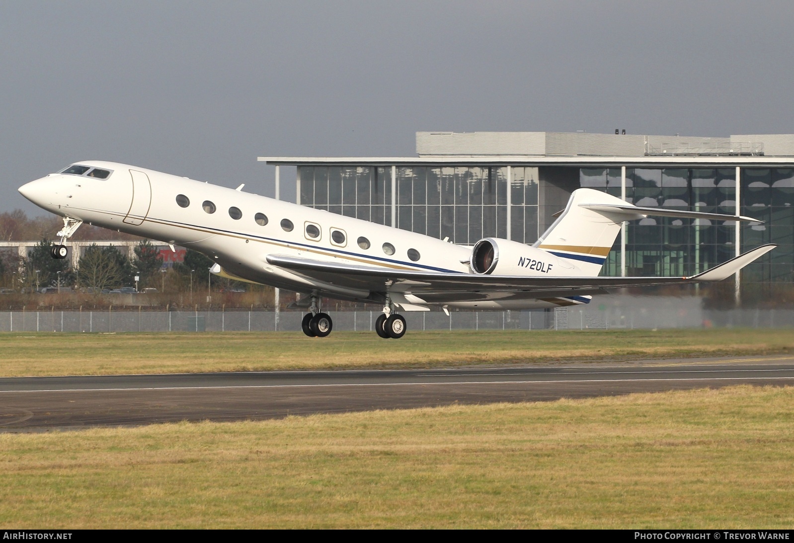 Aircraft Photo of N720LF | Gulfstream Aerospace G700 | AirHistory.net #770302
