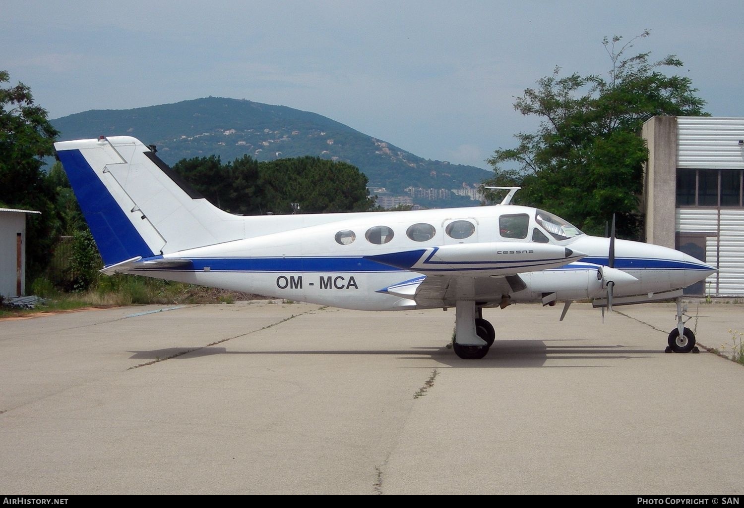 Aircraft Photo of OM-MCA | Cessna 414 | AirHistory.net #770305