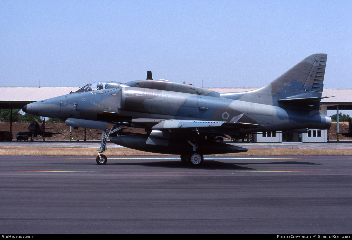 Aircraft Photo of TT-0402 | Douglas A-4E Skyhawk (Aa-it) | Indonesia - Air Force | AirHistory.net #770322