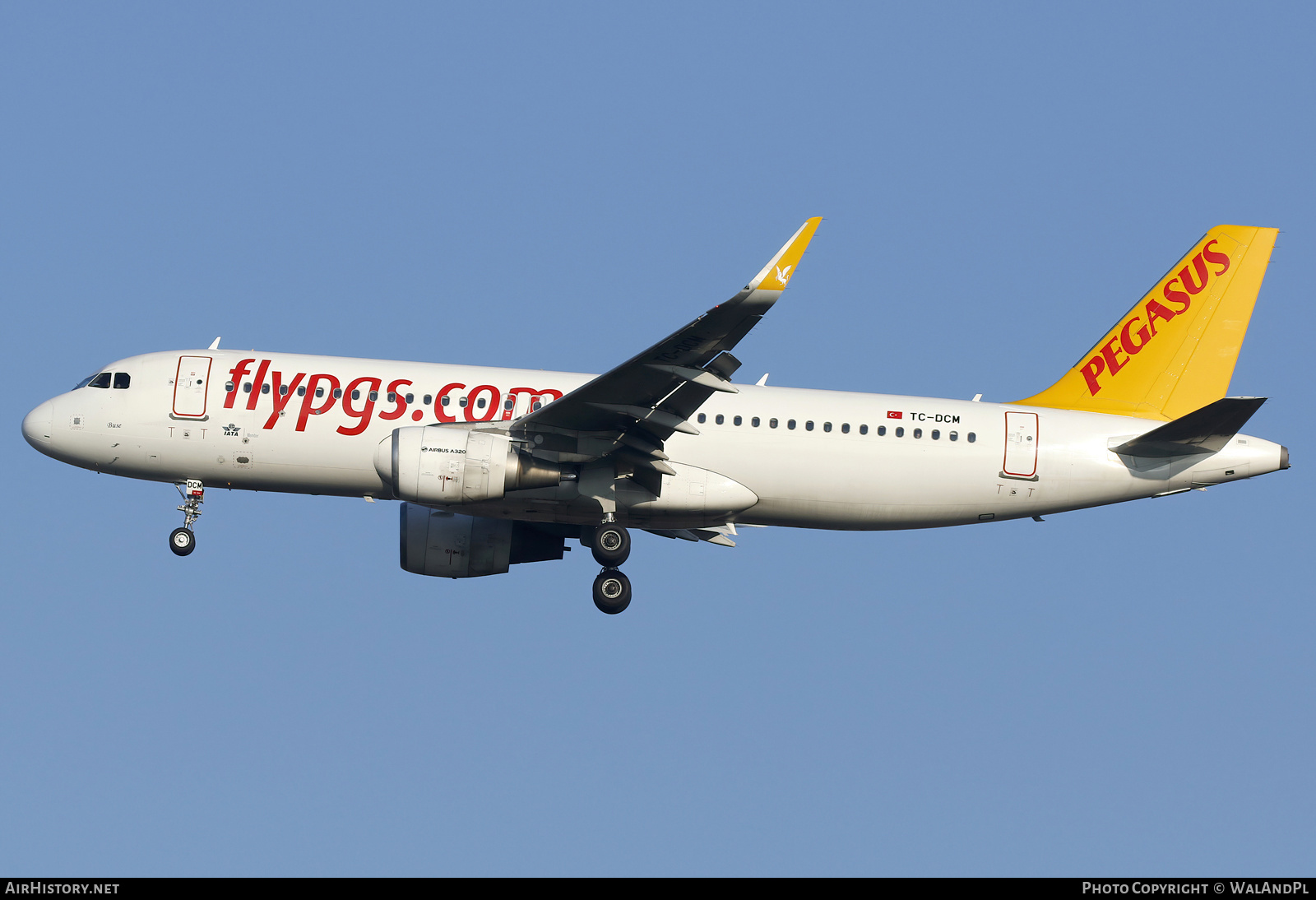 Aircraft Photo of TC-DCM | Airbus A320-214 | Pegasus Airlines | AirHistory.net #770396