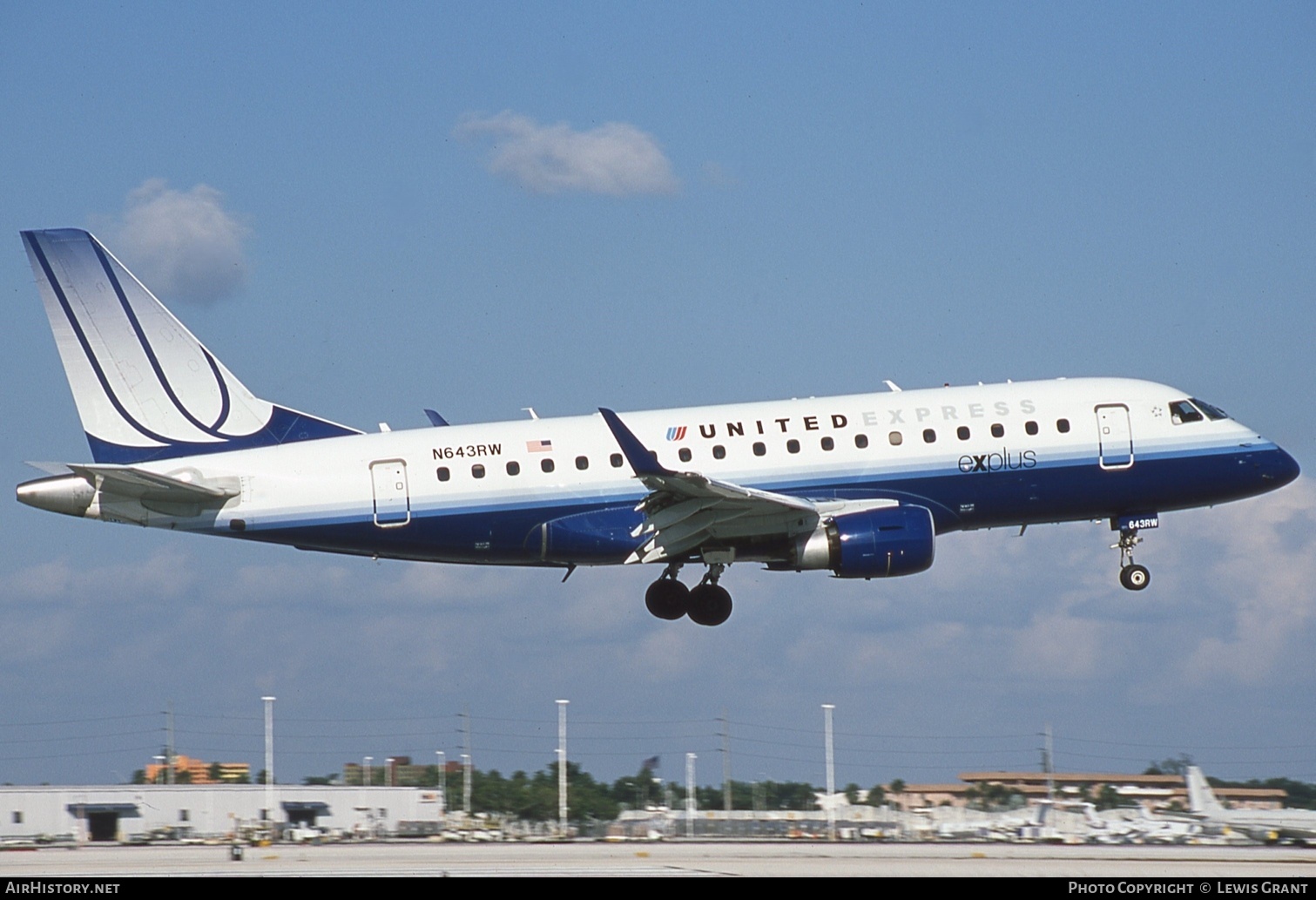 Aircraft Photo of N643RW | Embraer 170SE (ERJ-170-100SE) | United Express | AirHistory.net #770398