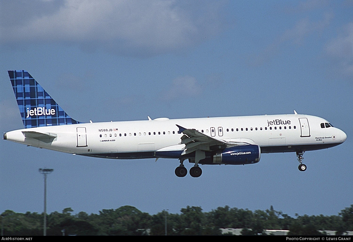 Aircraft Photo of N588JB | Airbus A320-232 | JetBlue Airways | AirHistory.net #770591