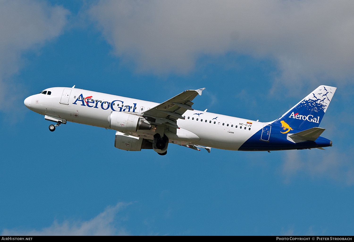 Aircraft Photo of HC-CJV | Airbus A320-214 | AeroGal | AirHistory.net #771004