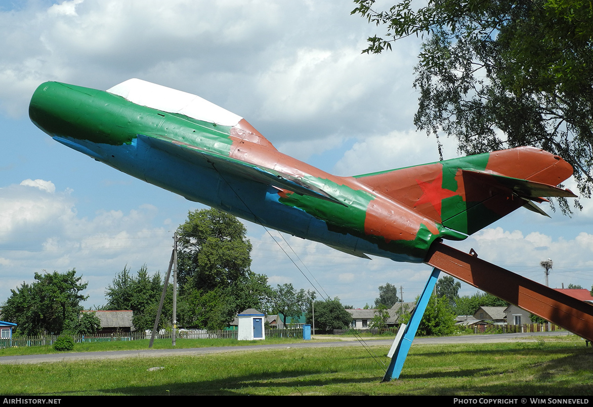 Aircraft Photo of 05 red | Mikoyan-Gurevich MiG-15UTI | Soviet Union - Air Force | AirHistory.net #771060