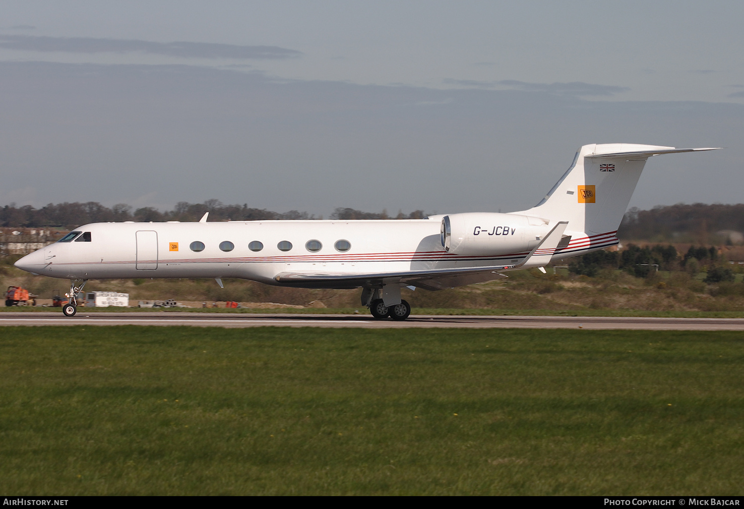 Aircraft Photo of G-JCBV | Gulfstream Aerospace G-V Gulfstream V | JCB - J.C. Bamford Excavators | AirHistory.net #771140