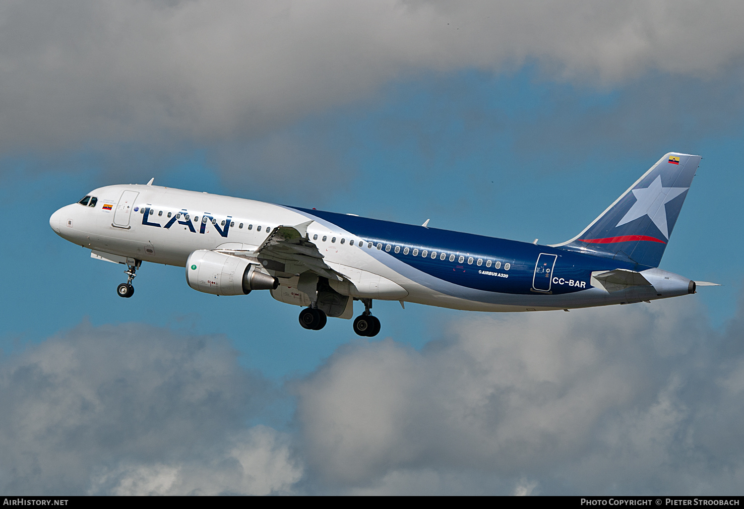 Aircraft Photo of CC-BAR | Airbus A320-214 | LAN Airlines - Línea Aérea Nacional | AirHistory.net #771184