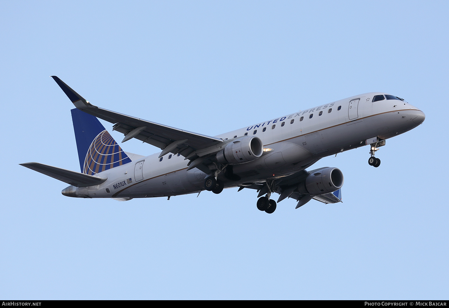 Aircraft Photo of N601UX | Embraer 175LR (ERJ-170-200LR) | United Express | AirHistory.net #771469