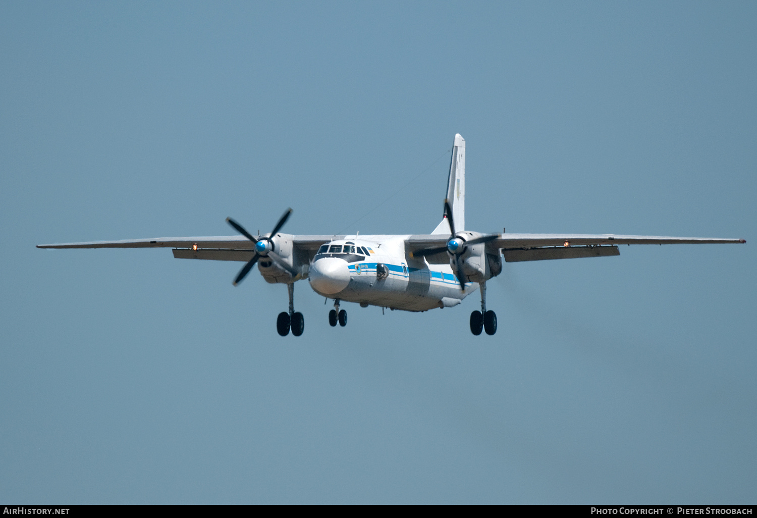 Aircraft Photo of 04 yellow | Antonov An-26B | Ukraine - Air Force | AirHistory.net #772153