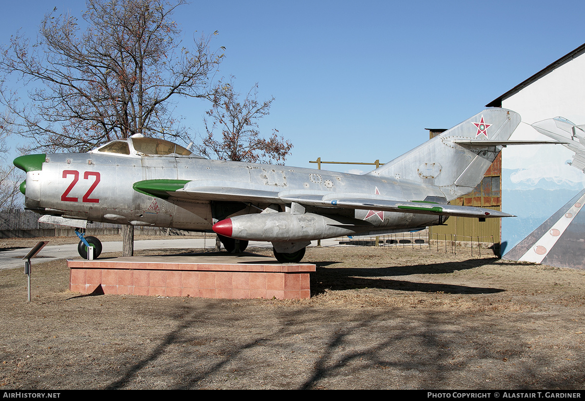 Aircraft Photo of 22 | Mikoyan-Gurevich MiG-17PF | Bulgaria - Air Force | AirHistory.net #772555
