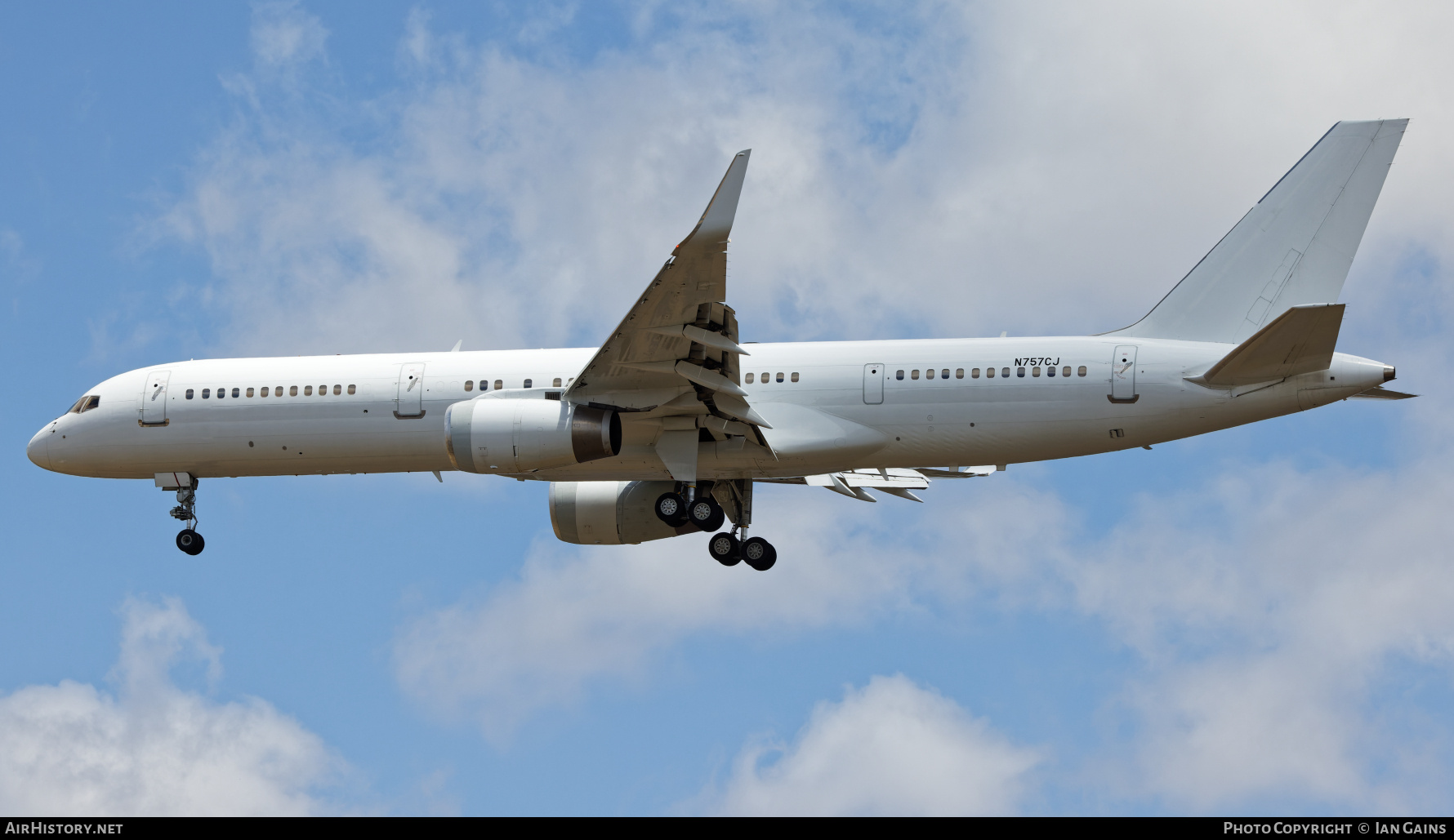 Aircraft Photo of N757CJ | Boeing 757-23A | AirHistory.net #772997
