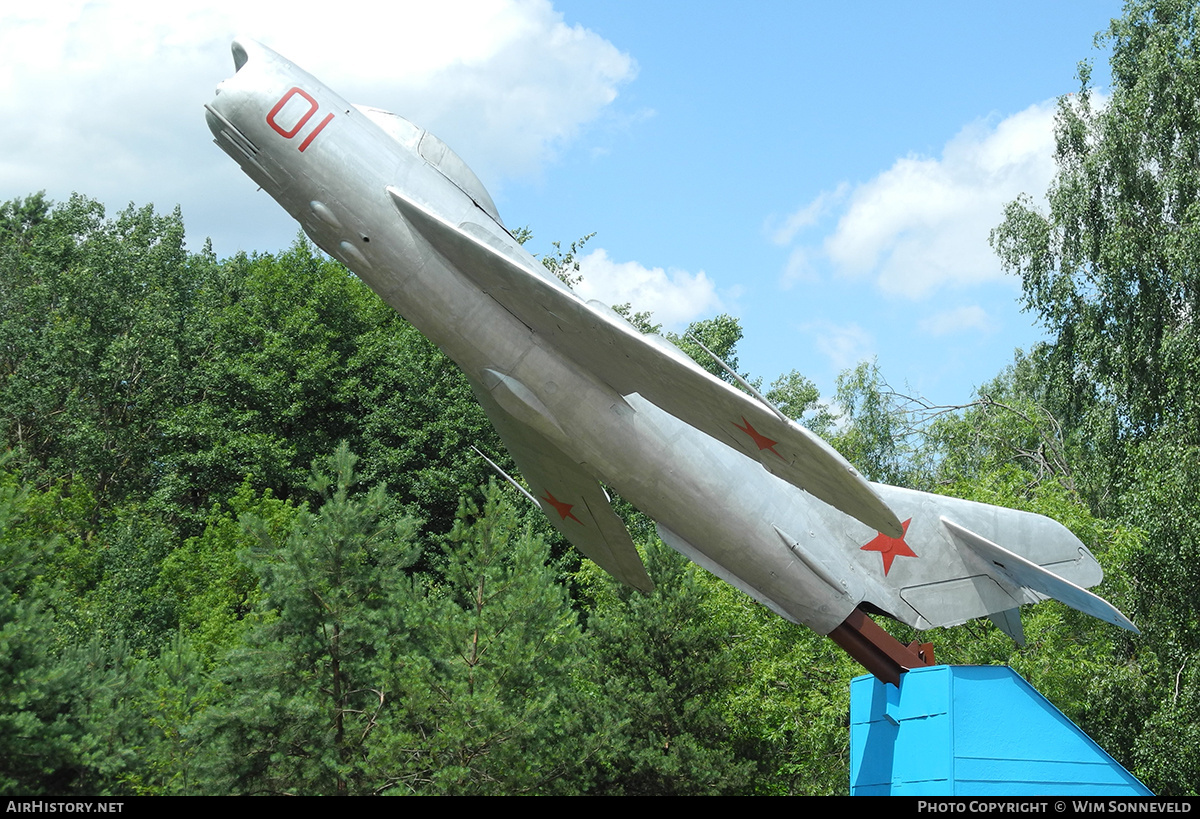 Aircraft Photo of 01 red | Mikoyan-Gurevich MiG-17PF | Soviet Union - Air Force | AirHistory.net #773161