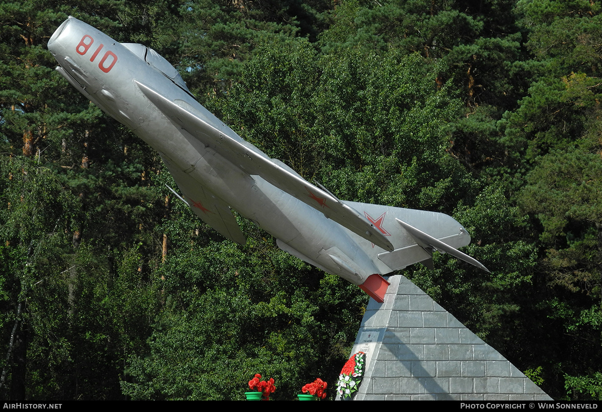 Aircraft Photo of 810 red | Mikoyan-Gurevich MiG-17 | Soviet Union - Air Force | AirHistory.net #773320