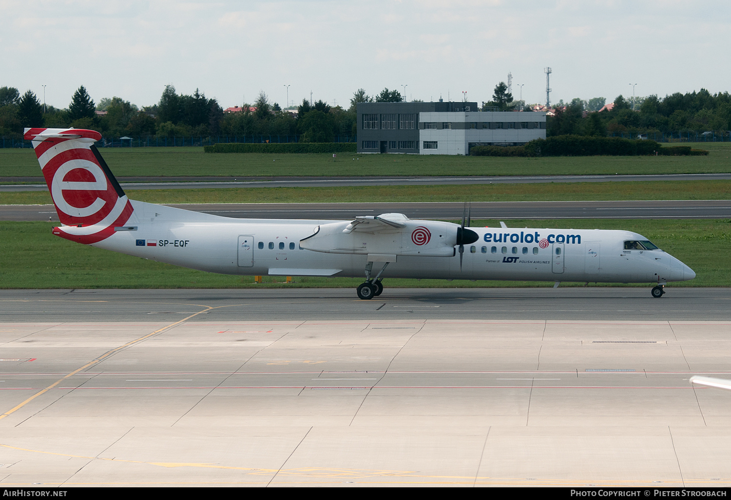 Aircraft Photo of SP-EQF | Bombardier DHC-8-402 Dash 8 | EuroLOT | AirHistory.net #773588
