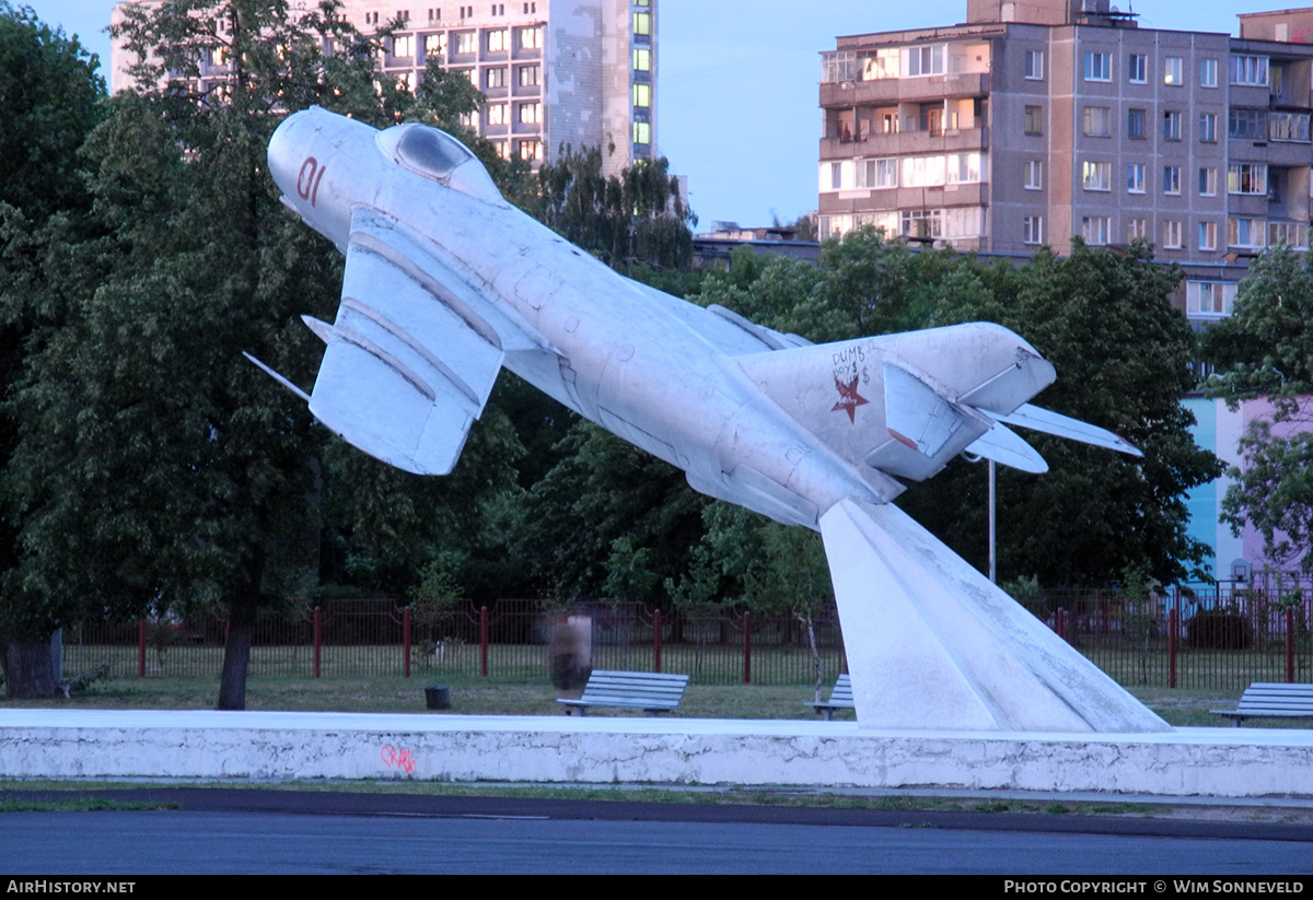 Aircraft Photo of 01 red | Mikoyan-Gurevich MiG-17 | Soviet Union - Air Force | AirHistory.net #773716