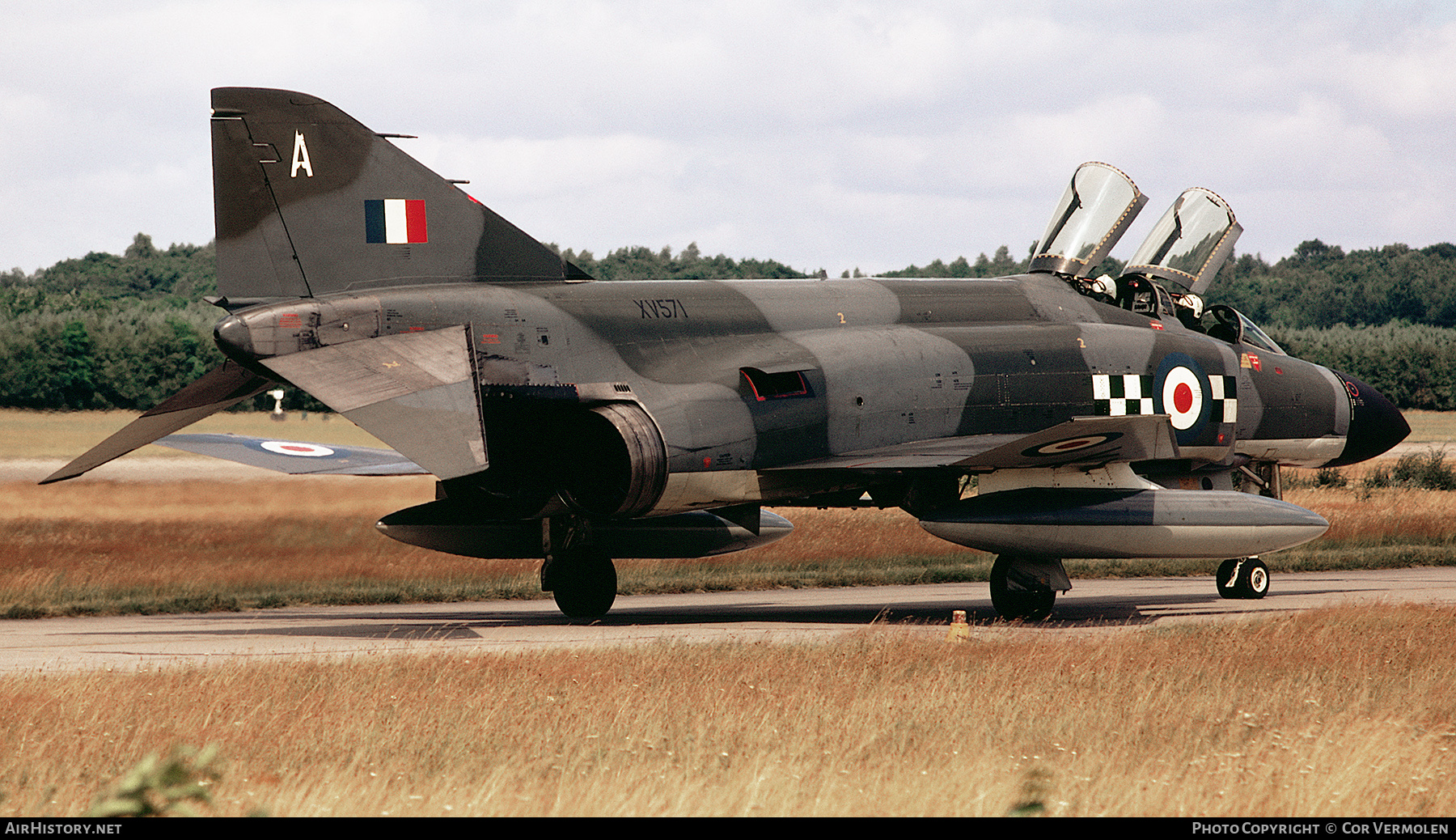 Aircraft Photo of XV571 | McDonnell Douglas F-4K Phantom FG1 | UK - Air Force | AirHistory.net #773811