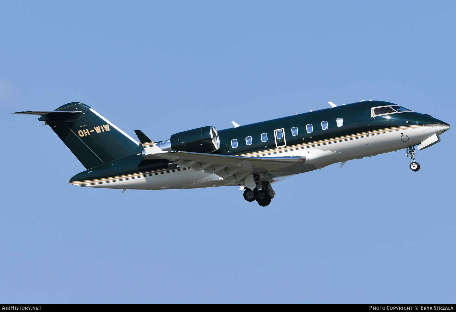 Aircraft Photo of OH-WIW | Bombardier Challenger 650 (CL-600-2B16) | AirHistory.net #774456