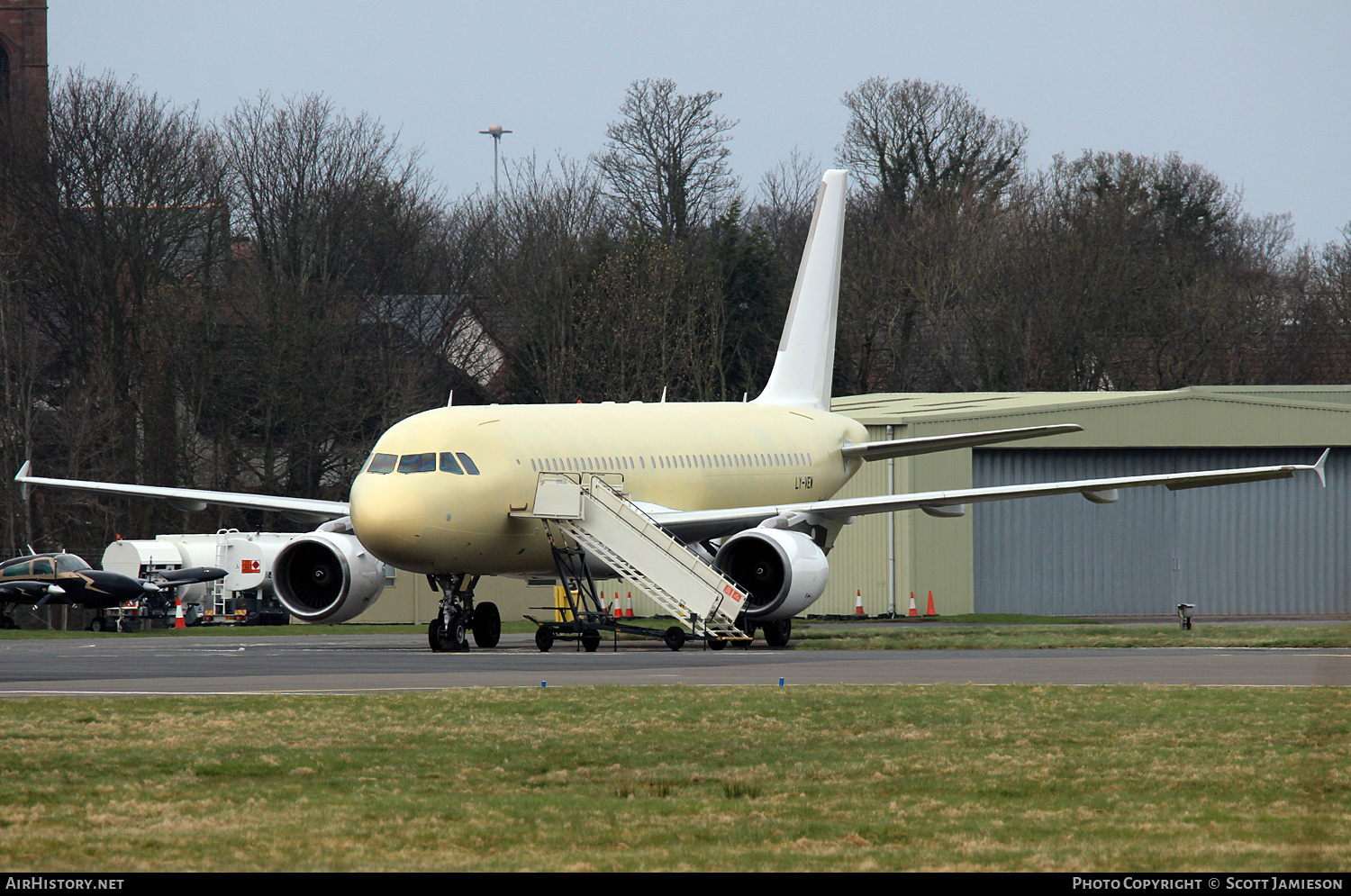 Aircraft Photo of LY-VEW | Airbus A320-214 | AirHistory.net #774805