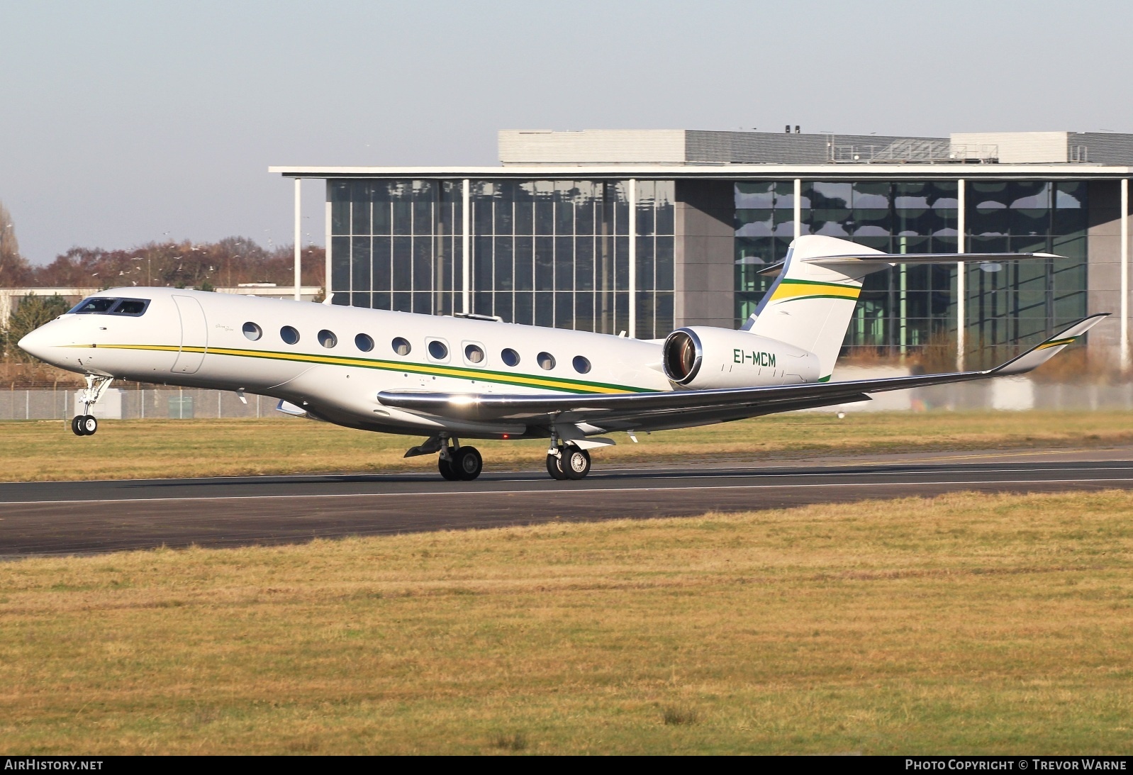 Aircraft Photo of EI-MCM | Gulfstream Aerospace G700 | AirHistory.net #774840
